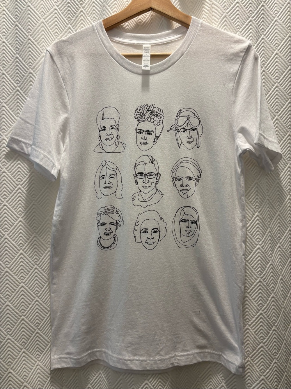 Feminist Icon Line Art Graphic Tee Women's Empowerment Statement T-Shirt Size S